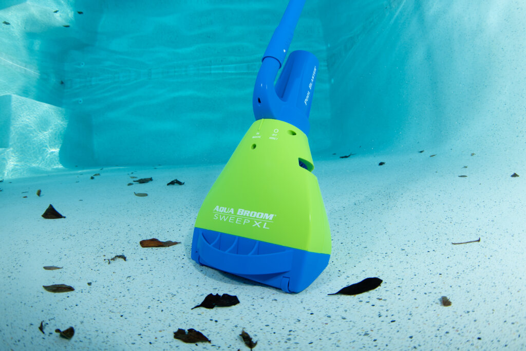 Pool Blaster® Aqua Broom Sweep XL Water Tech